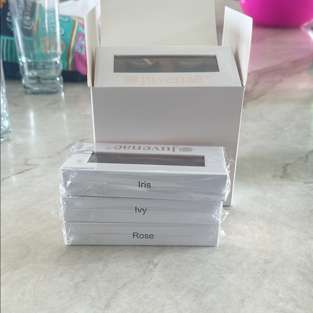 Black and White Lashes Set for a Bold Look